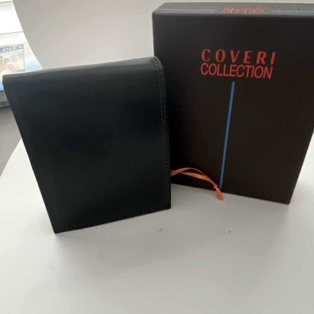 Brand new 100% Italian leather mens wallet